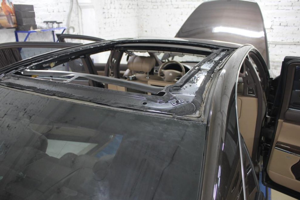 Замена стекла панорамной крыши Maybach 62