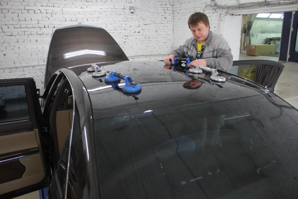 Замена стекла панорамной крыши Maybach 62