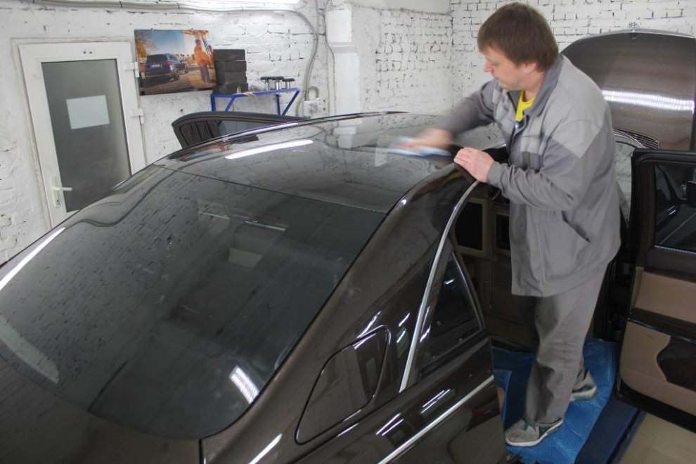 Замена стекла панорамной крыши Maybach 62