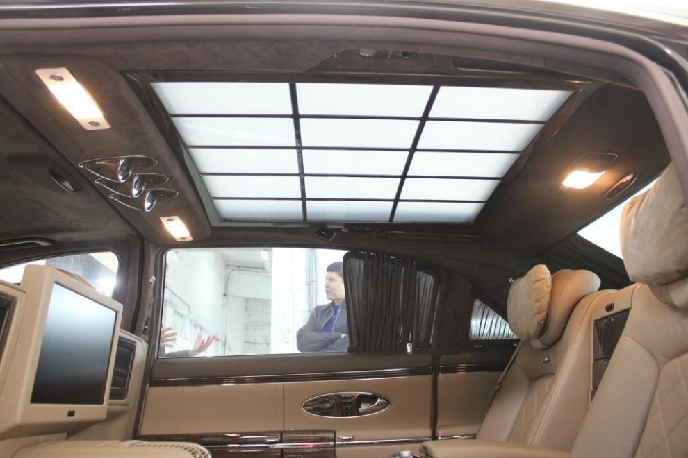 Замена стекла панорамной крыши Maybach 62