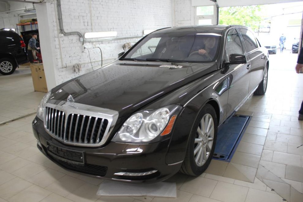 Замена стекла панорамной крыши Maybach 62