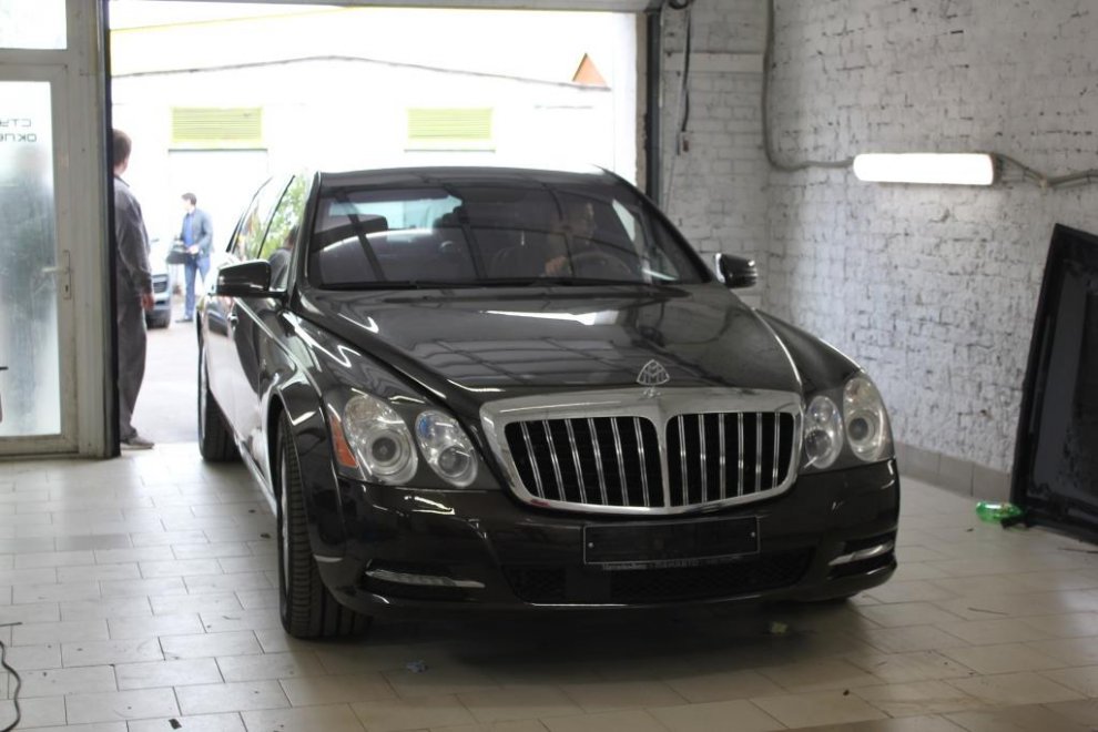 Замена стекла панорамной крыши Maybach 62