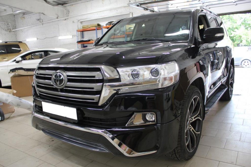 Обвес Executive Black — установка на Toyota Land Cruiser 200